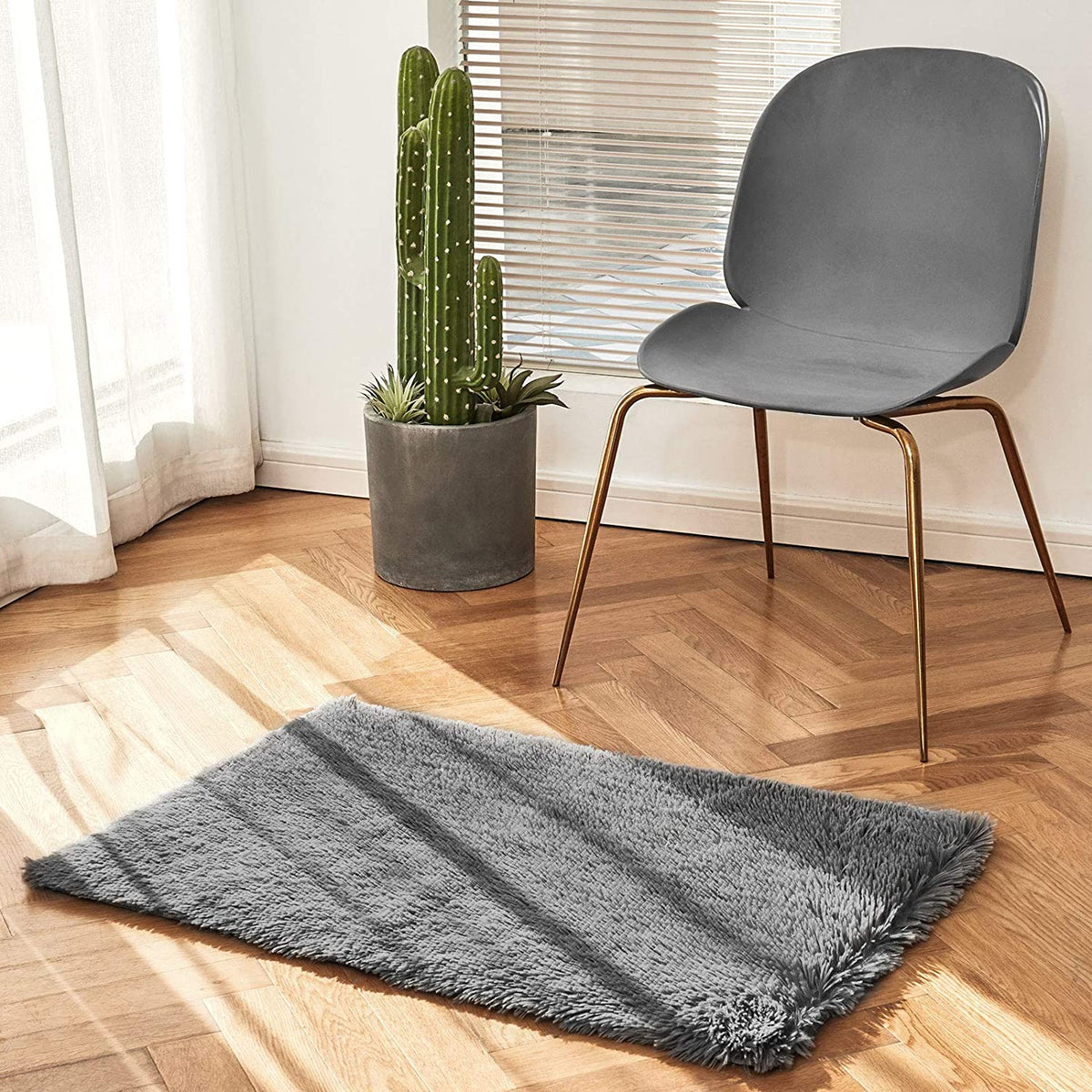 Machine Washable Area Rug for Bedroom, Dorm Room, Small Fluffy Soft Faux Fur Rugs Non-Slip Floor Carpet, Kids Nursery Modern Home Decor Grey