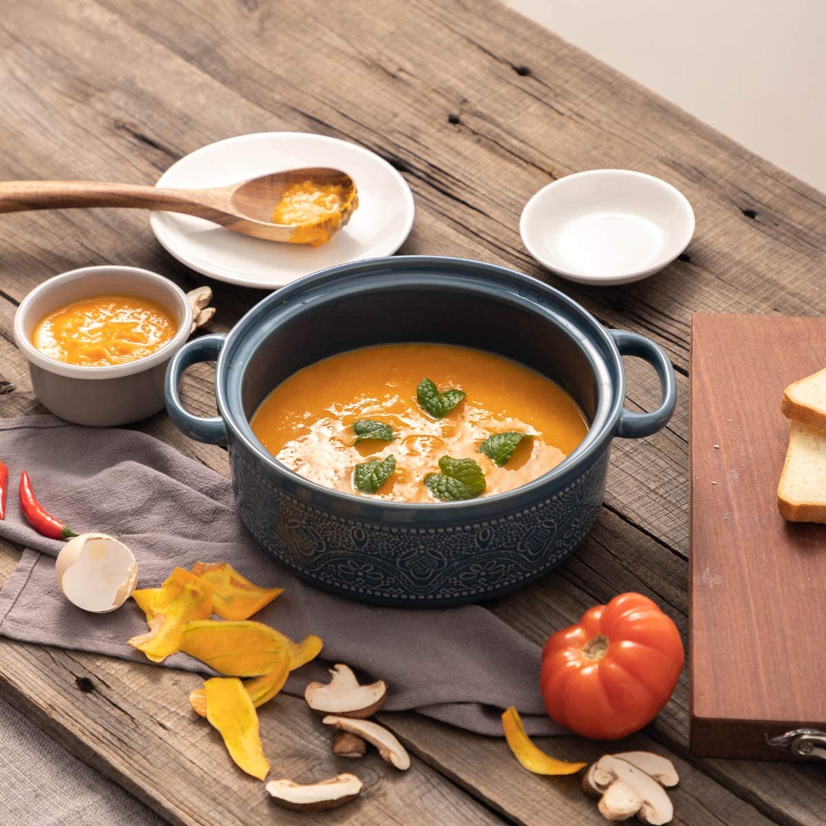 Casserole Dish, 2 Quart Round Ceramic Bakeware with Cover, Lace Emboss Baking Dish for Dinner, Banquet and Party (Blue)